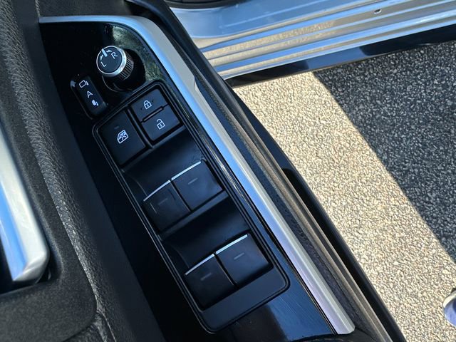 Used 2025 Toyota Sienna Platinum image 26