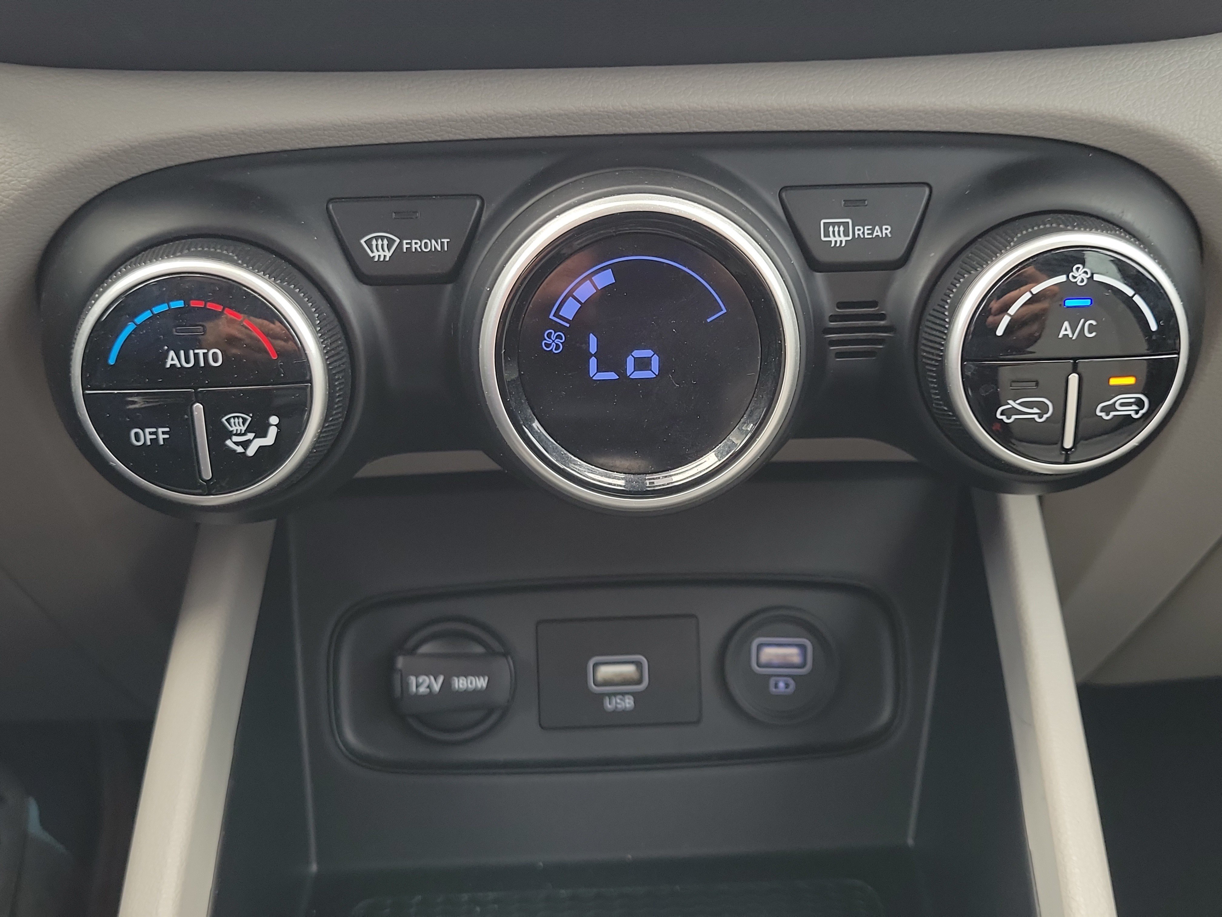 Used 2021 Hyundai Venue SEL FWD image 27