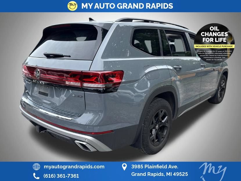 Used 2024 Volkswagen Atlas Peak Edition SEL AWD/4WD image 7