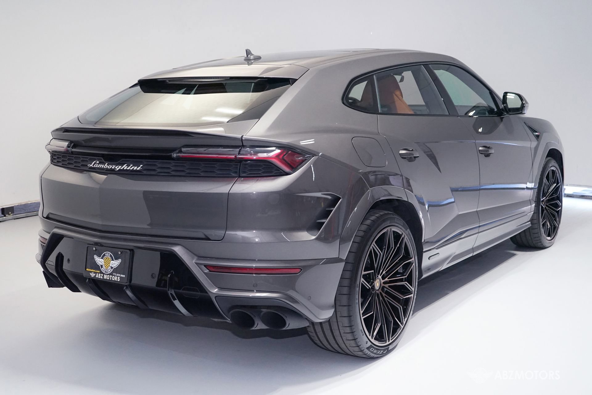 Used 2025 Lamborghini Urus SE image 6