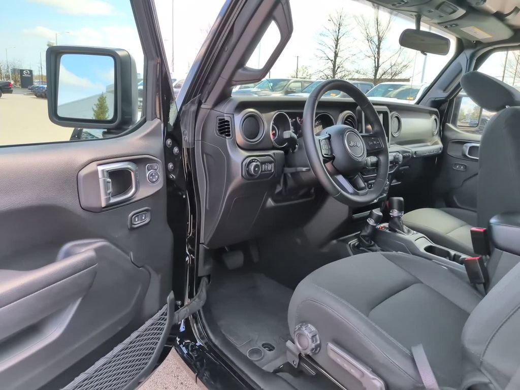 Used 2022 Jeep Wrangler Sport S image 20