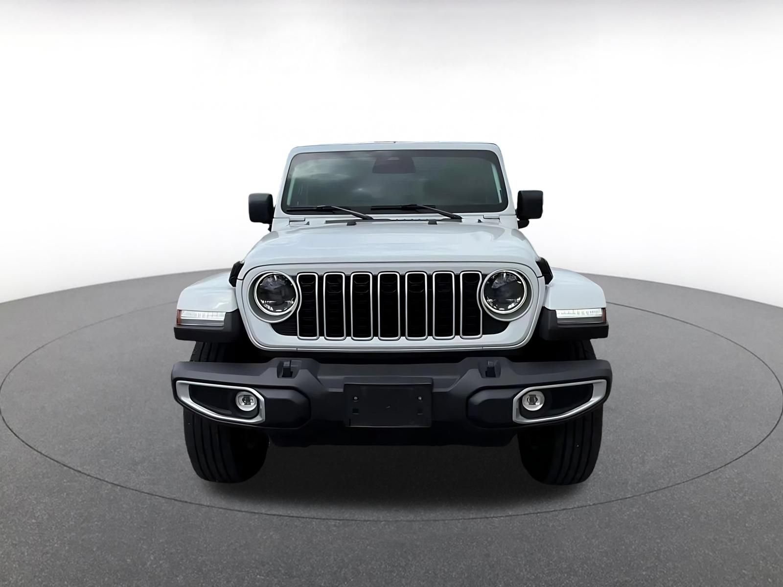 Used 2025 Jeep Wrangler Unlimited Sahara AWD/4WD image 4