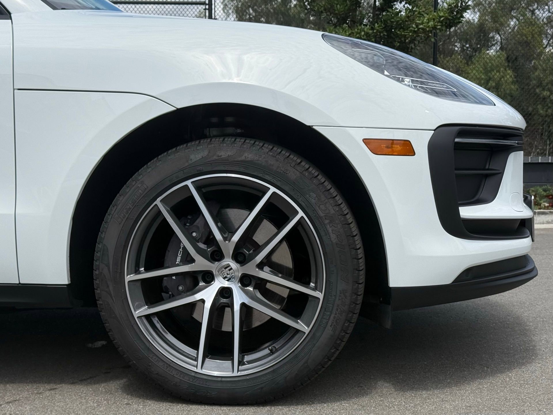 Certified 2025 Porsche Macan image 12