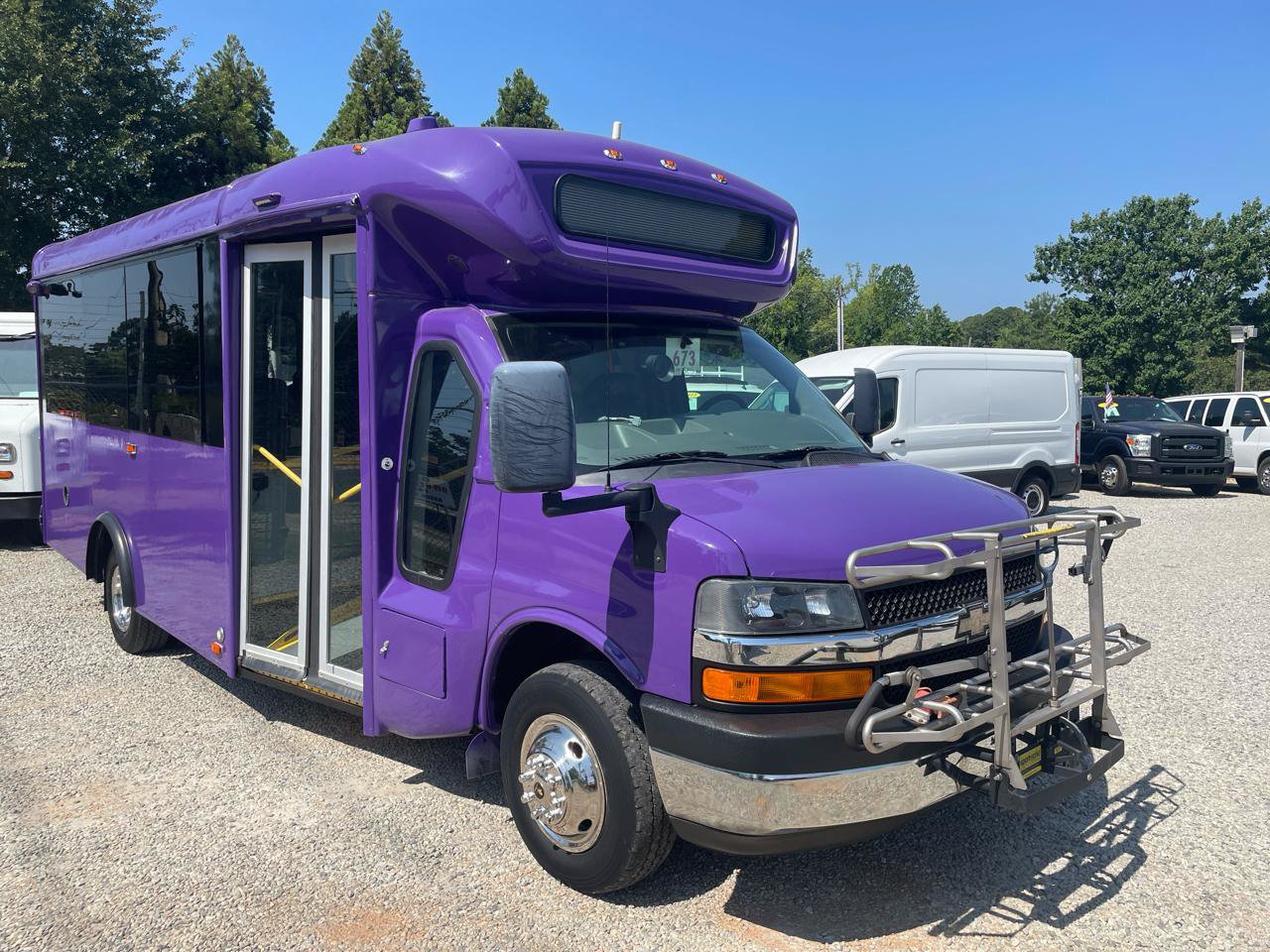 Used 2015 Chevrolet Express 4500 w/ Shuttle Bus Package RWD image 9