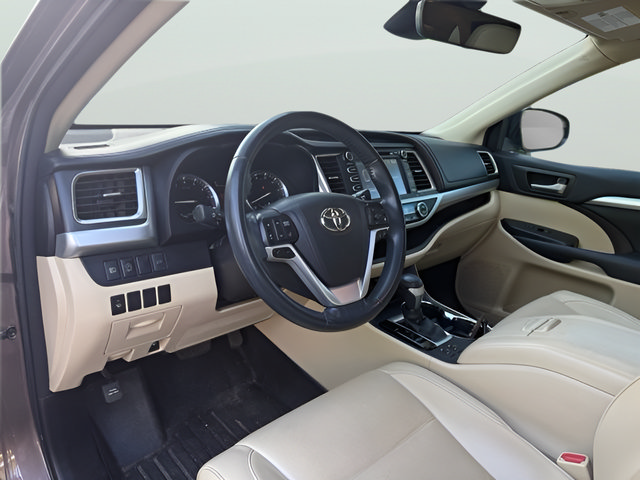 Used 2017 Toyota Highlander XLE FWD image 13