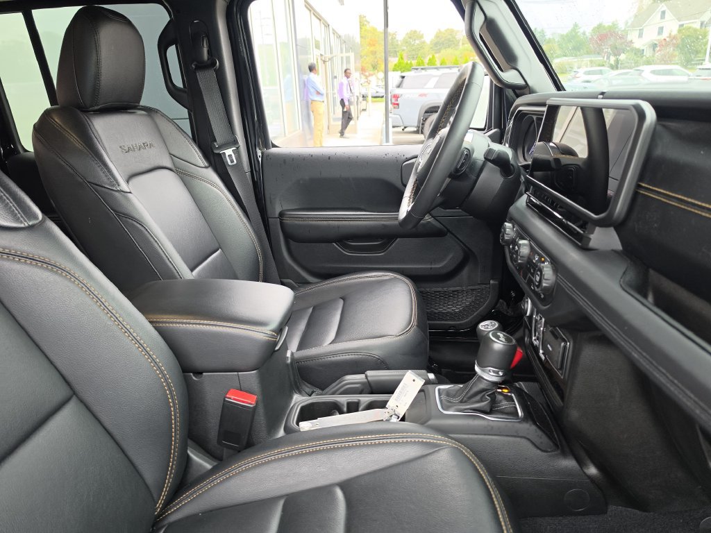 Used 2024 Jeep Wrangler Unlimited Sahara AWD/4WD image 21