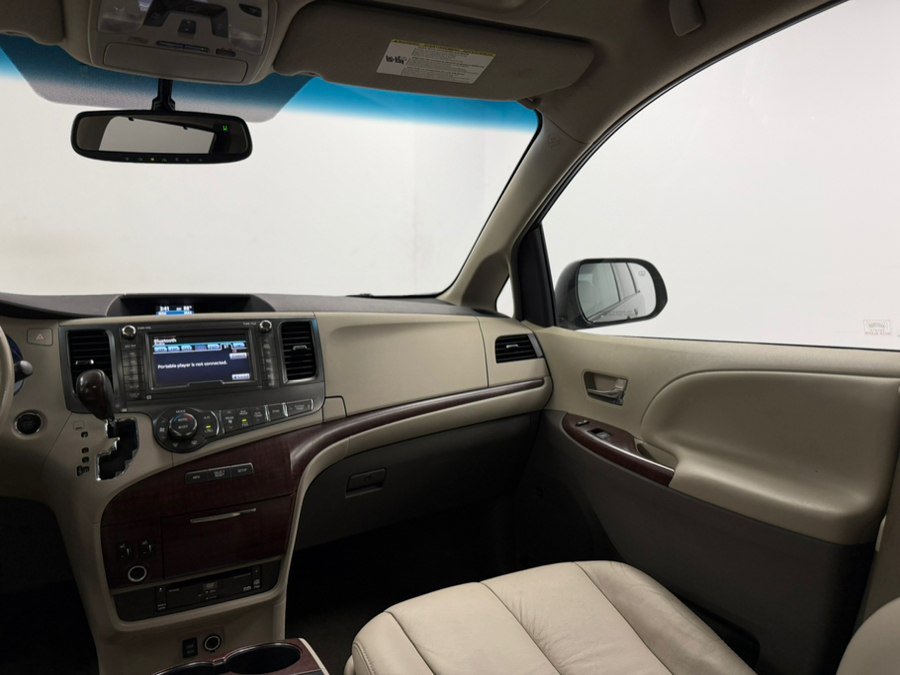 Used 2011 Toyota Sienna XLE w/ Premium Pkg AWD/4WD image 47