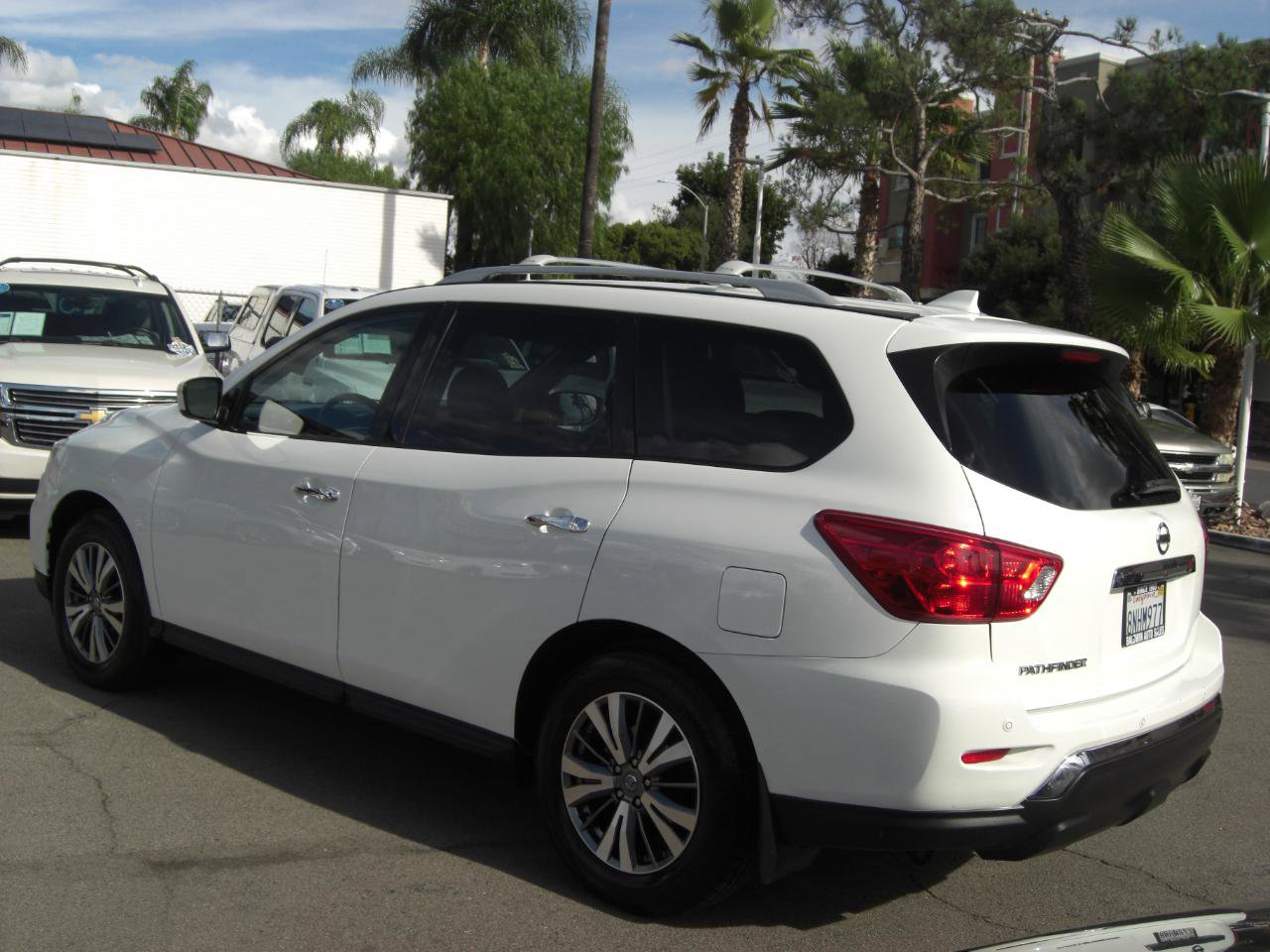 Used 2020 Nissan Pathfinder S image 11