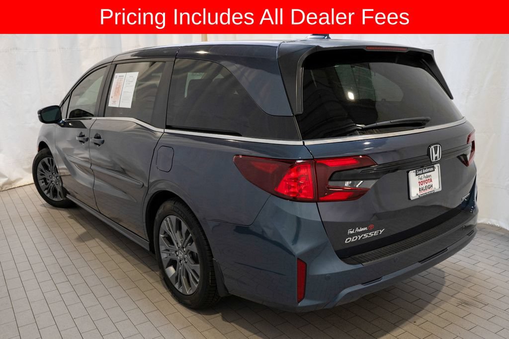 Used 2025 Honda Odyssey Touring image 3