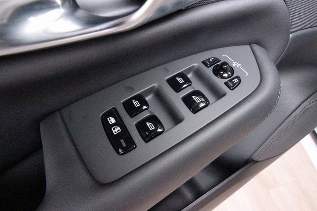 Used 2025 Volvo XC90 B6 Plus w/ Protection Package Premier image 17