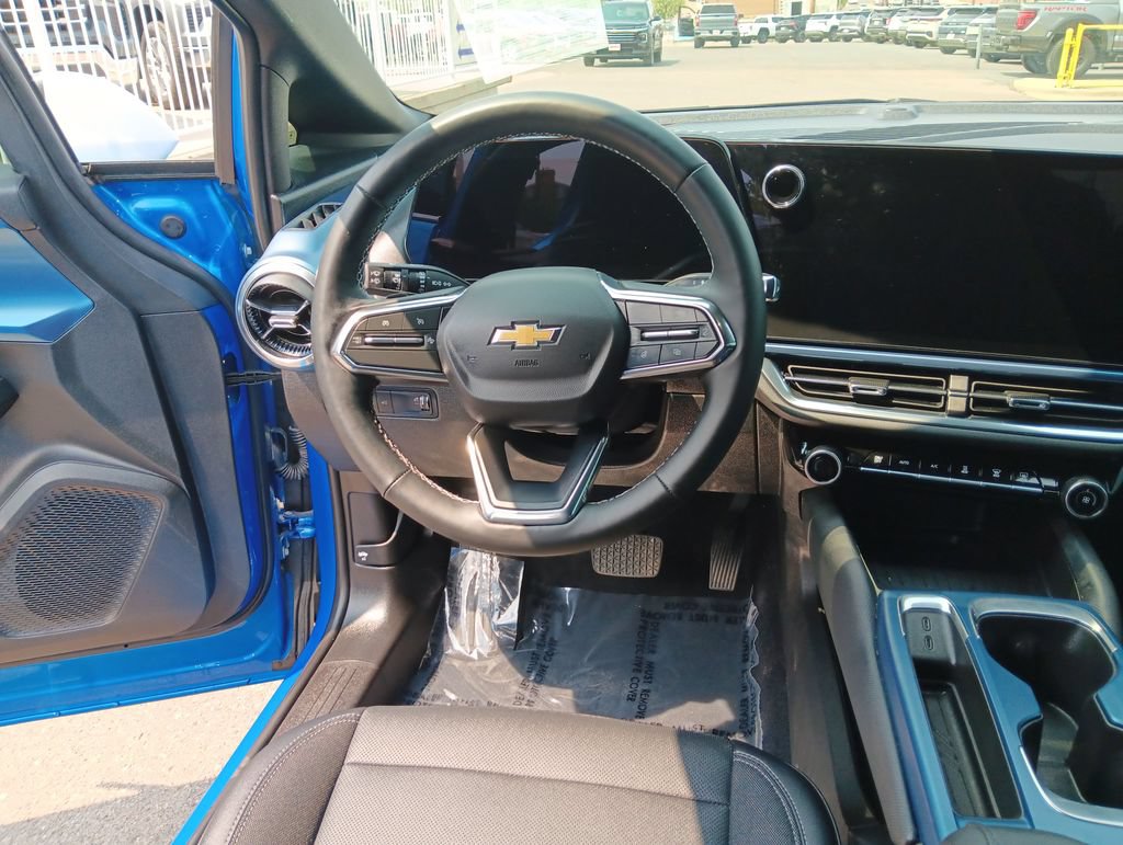 Used 2024 Chevrolet Equinox EV LT AWD/4WD image 13