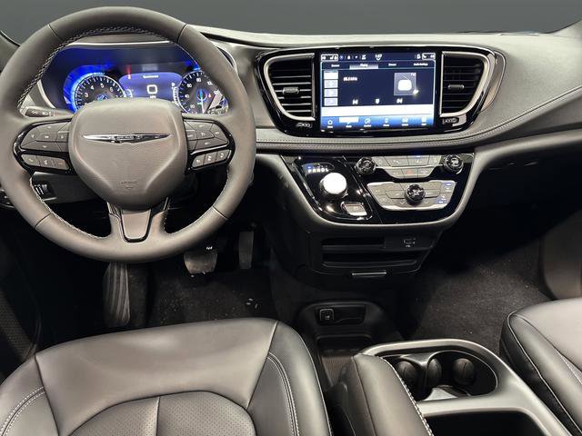 New 2026 Chrysler Pacifica Select image 5