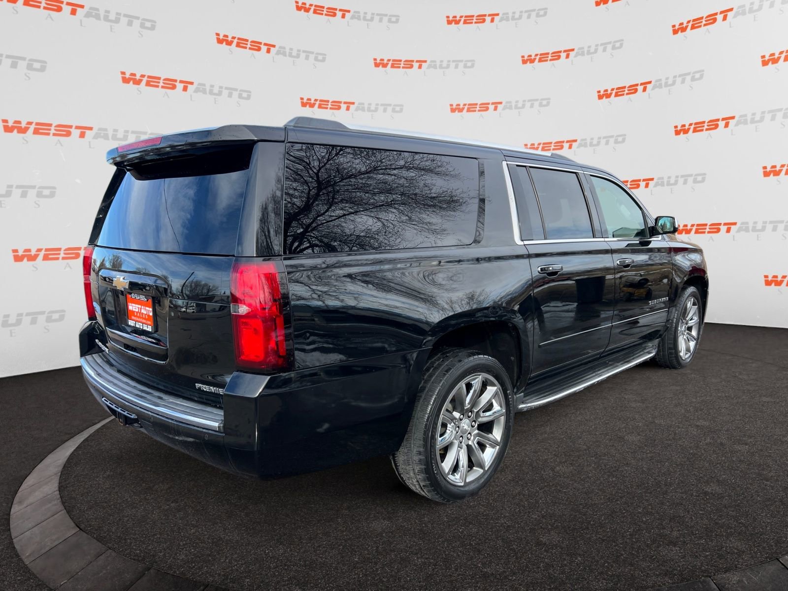Used 2019 Chevrolet Suburban Premier image 5