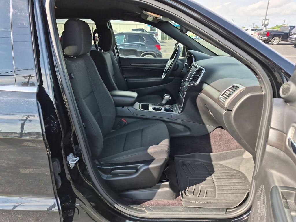 Used 2018 Jeep Grand Cherokee Laredo AWD/4WD image 27