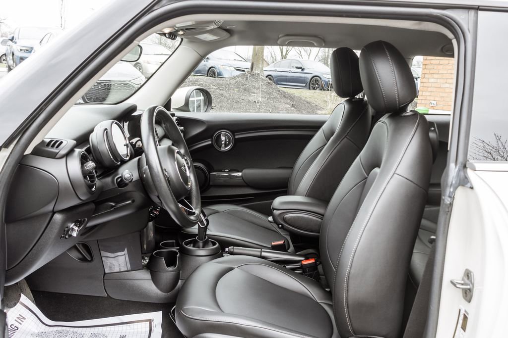 Used 2020 MINI Cooper 2-Door Hardtop image 25
