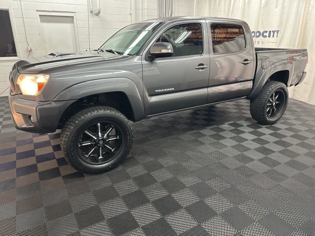 Used 2015 Toyota Tacoma 4x4 Double Cab w/ TRD Sport Package image 5