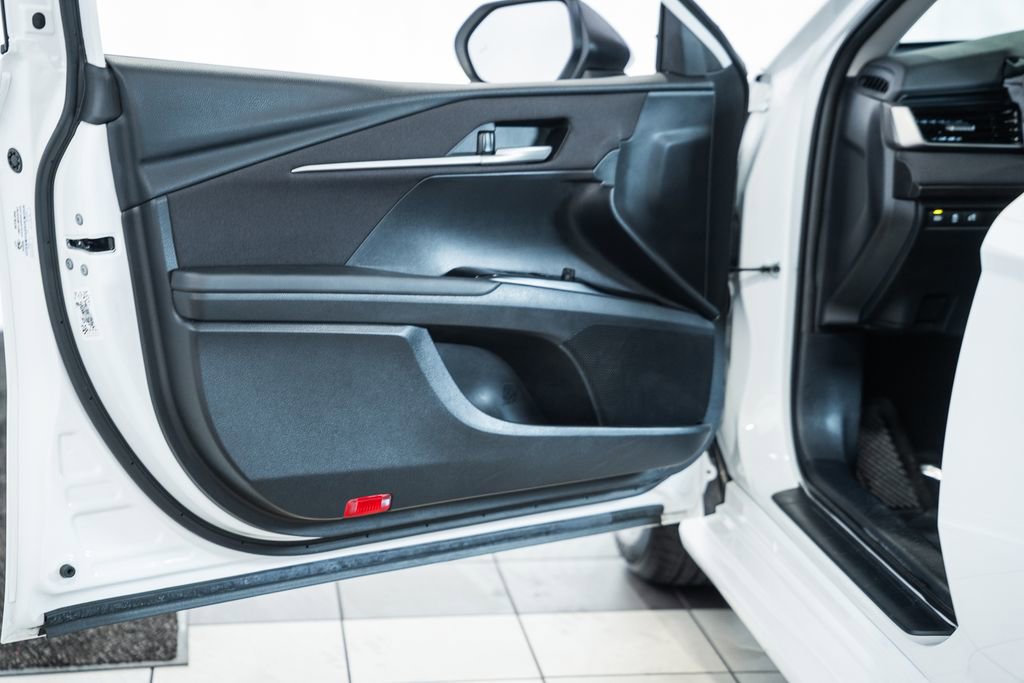 Used 2025 Toyota Camry LE image 35