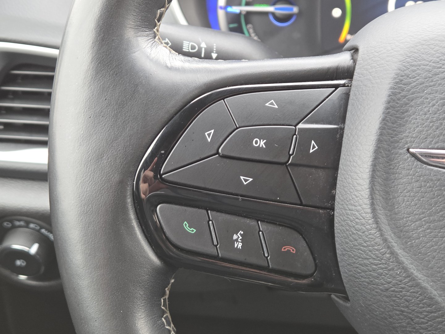 Used 2020 Chrysler Pacifica Touring-L w/ S Appearance Package FWD image 31