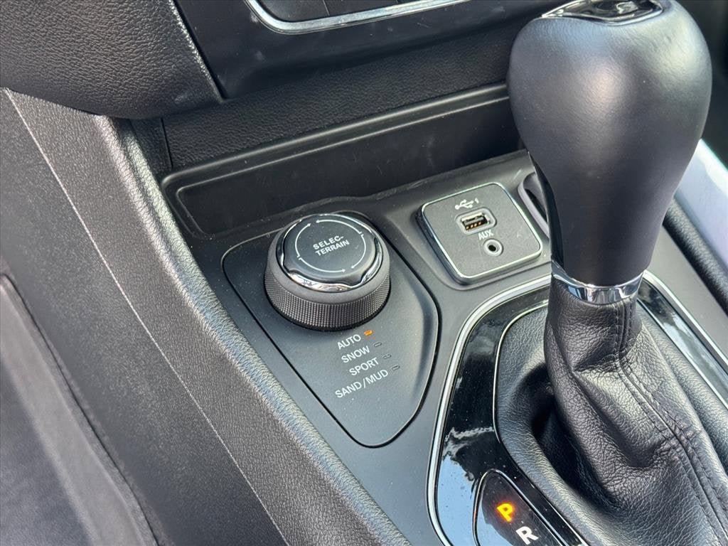 Used 2021 Jeep Cherokee Latitude Plus AWD/4WD image 25