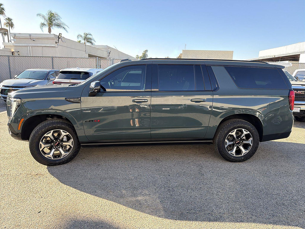 Used 2026 GMC Yukon XL AT4 Ultimate AWD/4WD image 8