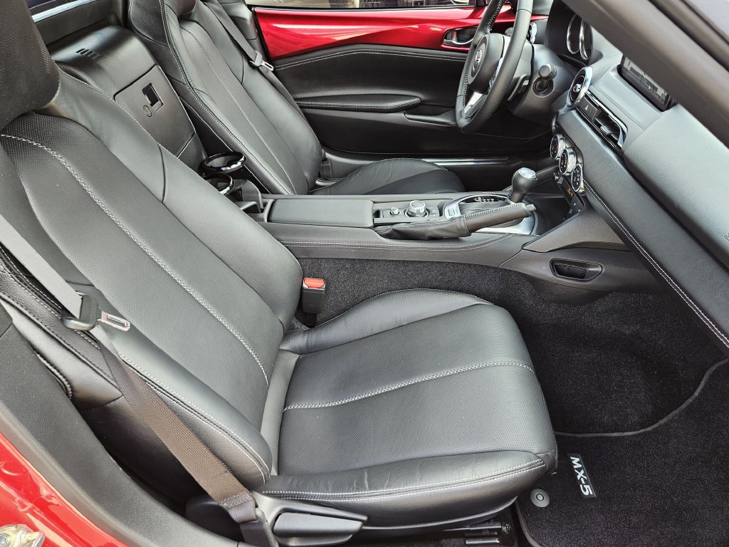 Used 2025 MAZDA MX-5 Miata RF Grand Touring RWD image 14