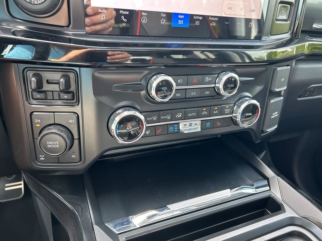 New 2026 Ford F250 Lariat w/ Black Appearance Package image 29