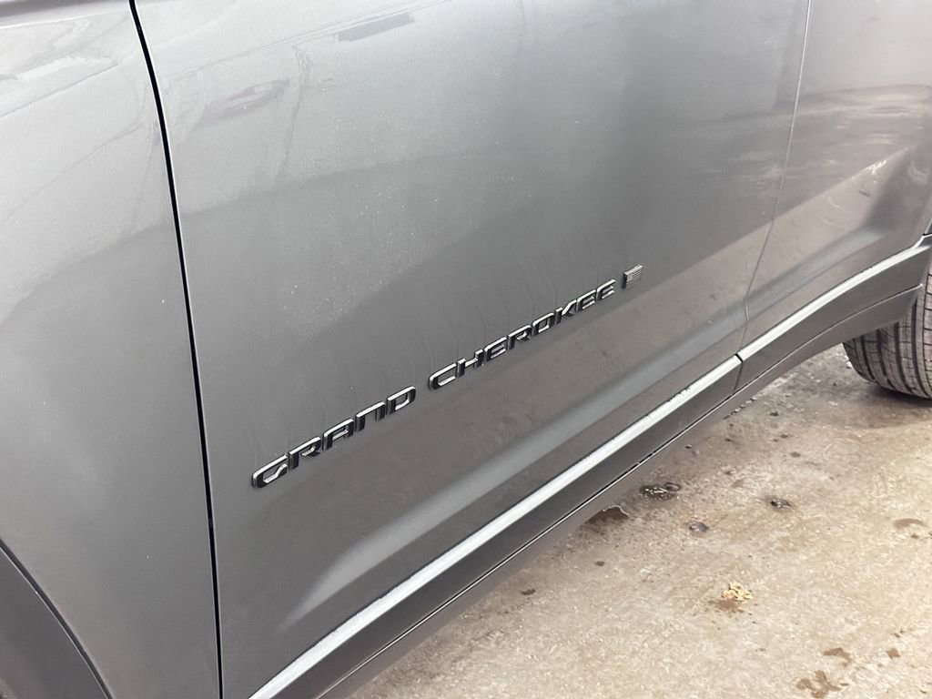 New 2025 Jeep Grand Cherokee Laredo image 16