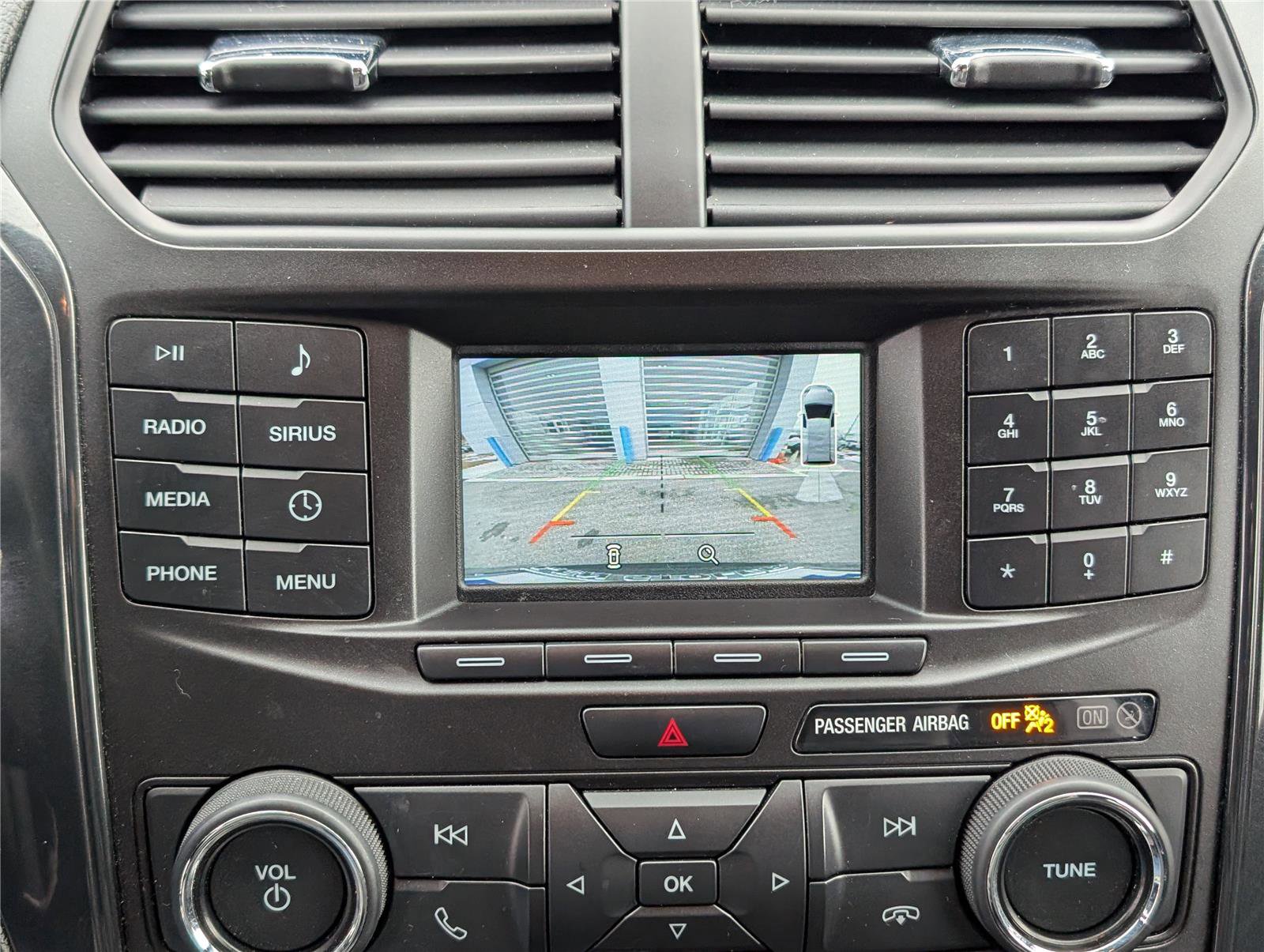 Used 2019 Ford Explorer XLT image 28