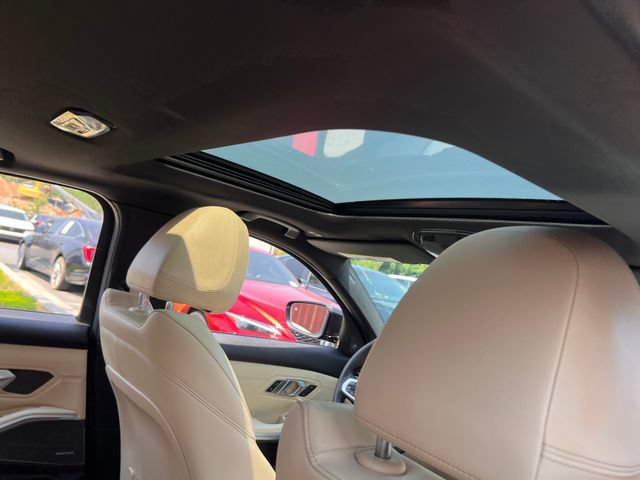 Used 2020 BMW 330i Sedan w/ M Sport Package RWD image 30