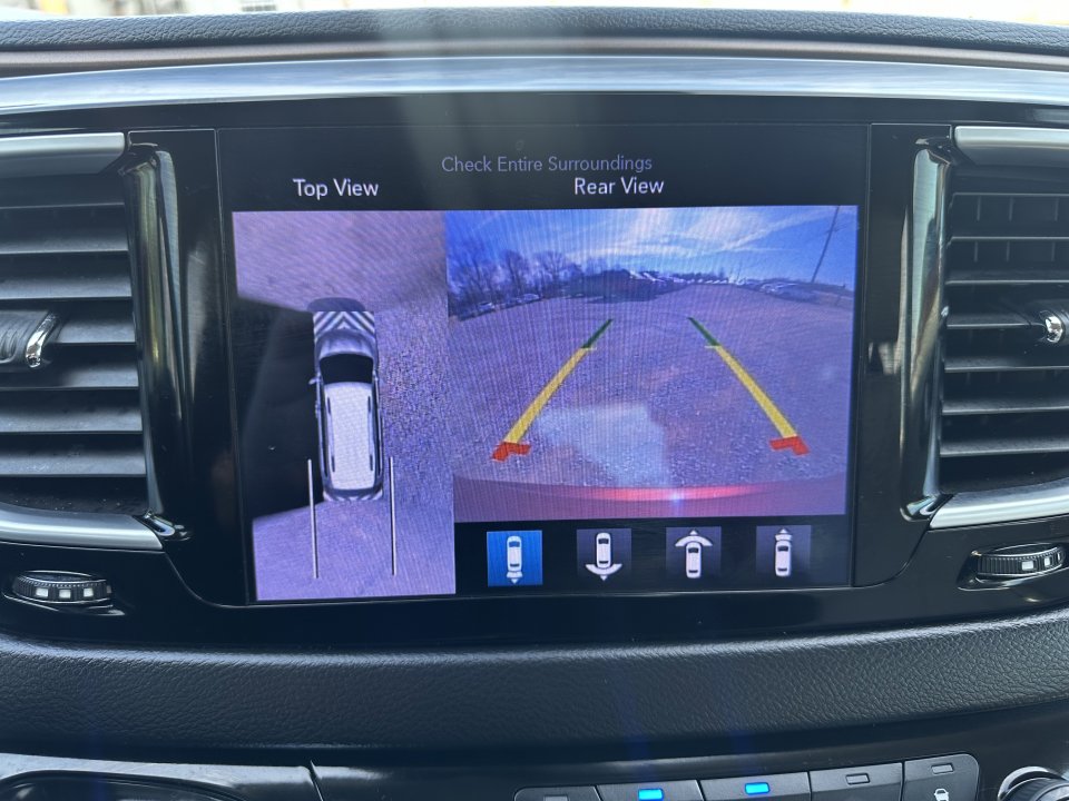 Used 2017 Chrysler Pacifica Touring-L Plus w/ Advanced Safetytec Group FWD image 12