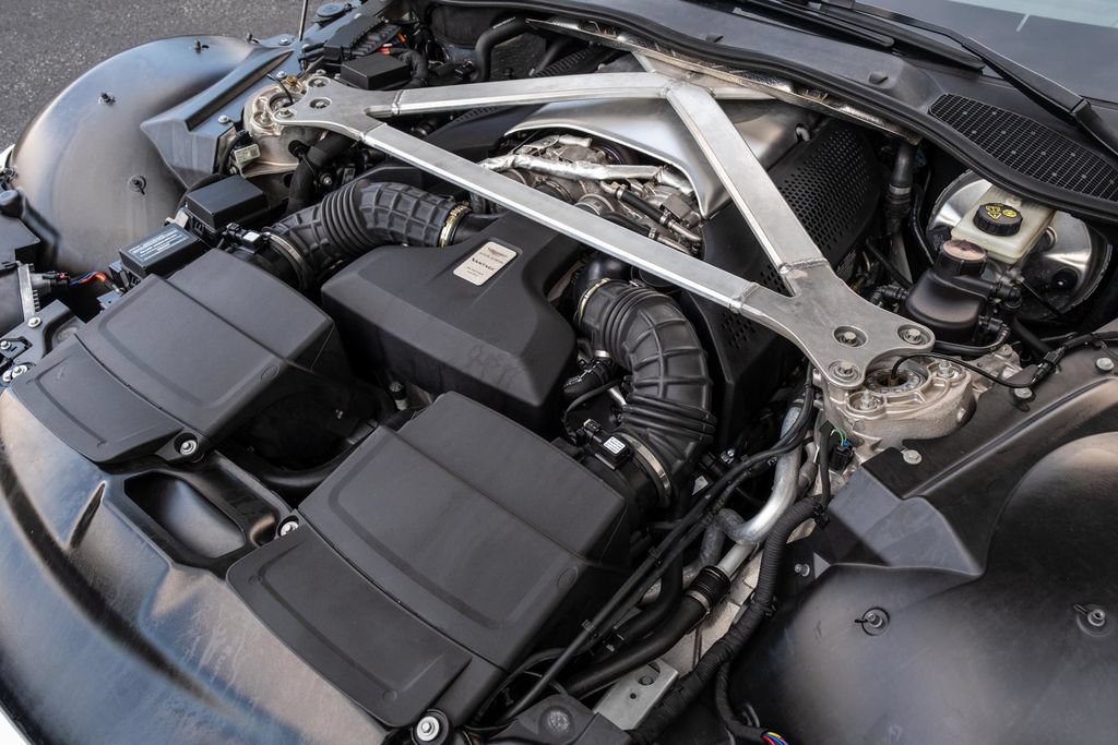 Used 2019 Aston Martin V8 Vantage Coupe RWD image 41