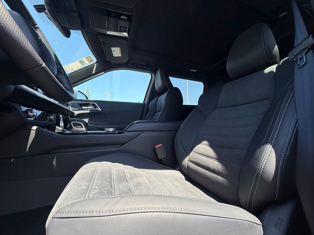 New 2026 Mitsubishi Outlander AWD image 32