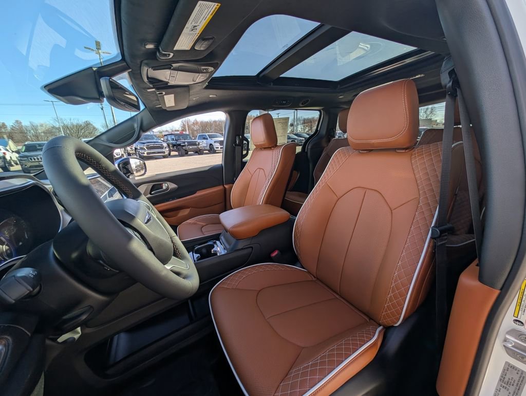 New 2026 Chrysler Pacifica Pinnacle w/ Trailer Tow Group image 13