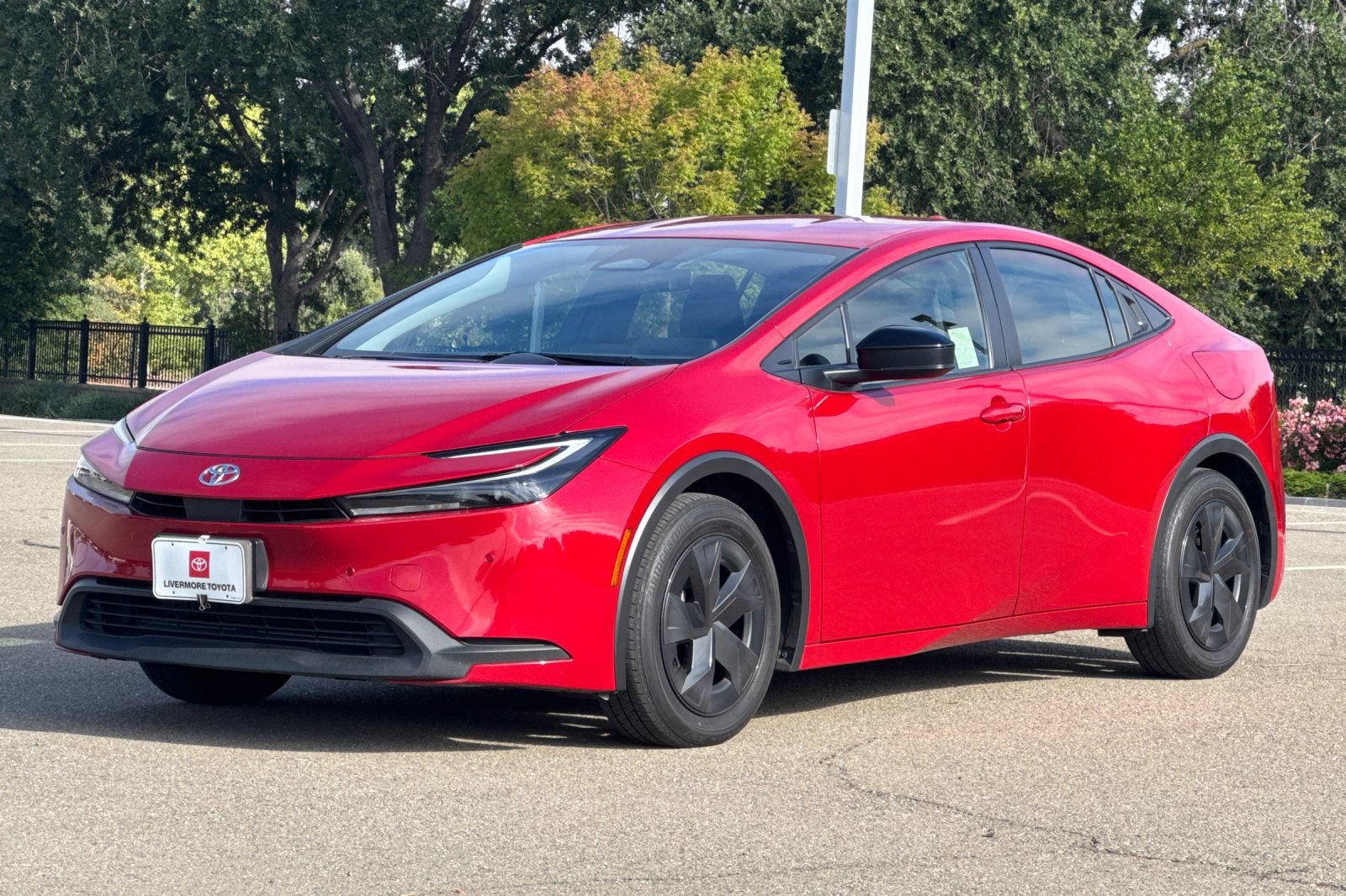Certified 2025 Toyota Prius LE FWD image 8