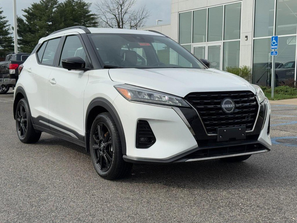 Used 2024 Nissan Kicks SR w/ SR Premium Package image 2