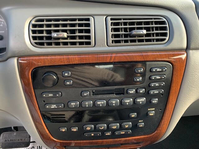 Used 2003 Ford Taurus SEL image 18