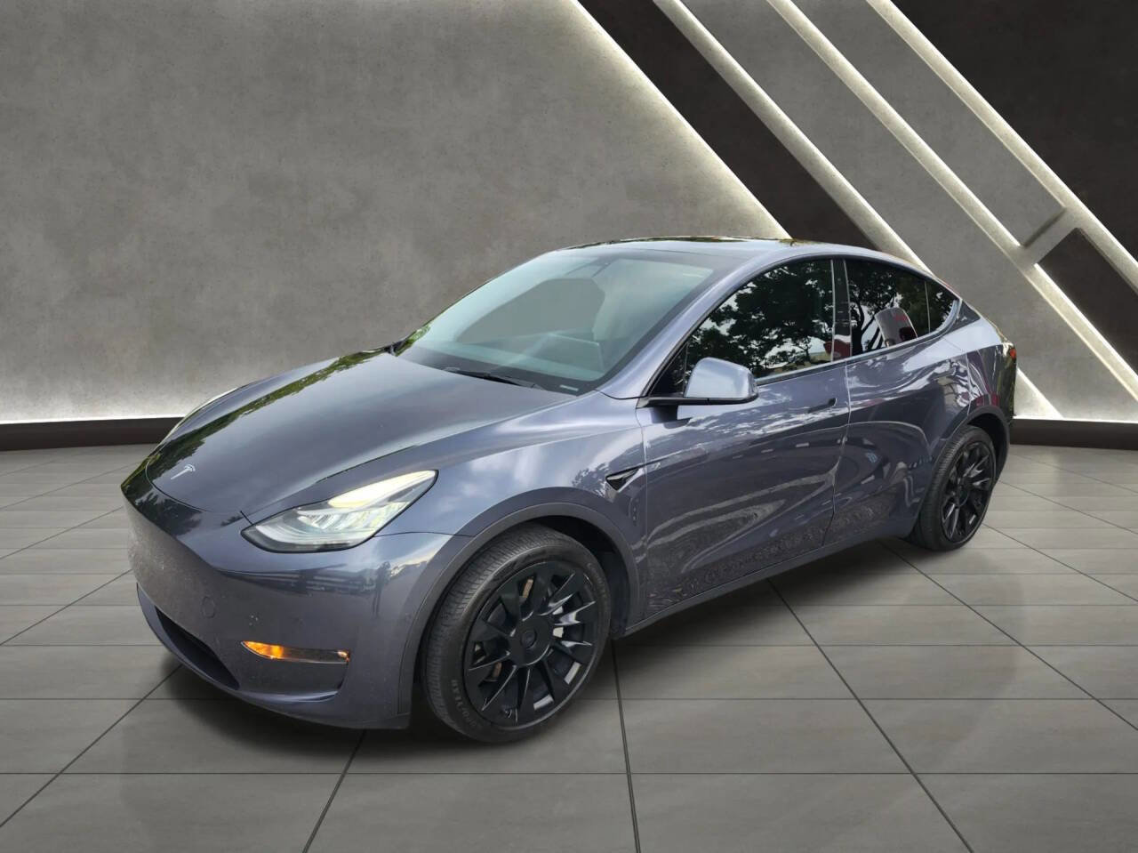 Used 2022 Tesla Model Y Long Range image 2