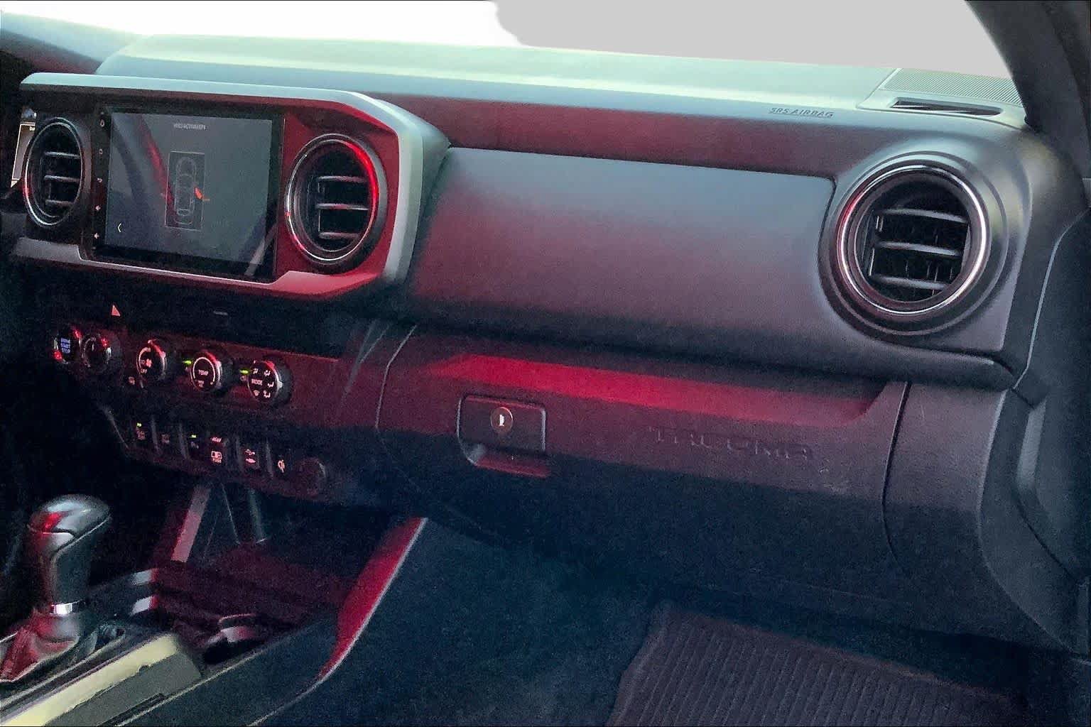 Used 2019 Toyota Tacoma TRD Off-Road w/ Technology Package AWD/4WD image 18