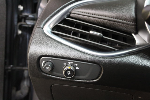 Used 2021 Chevrolet Malibu Premier w/ LPO, Floor Liner Package FWD image 13