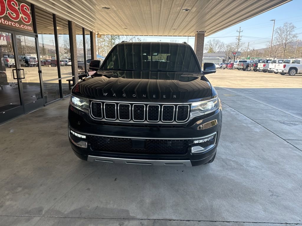 Used 2023 Jeep Wagoneer Series III w/ Premium Group I AWD/4WD image 2