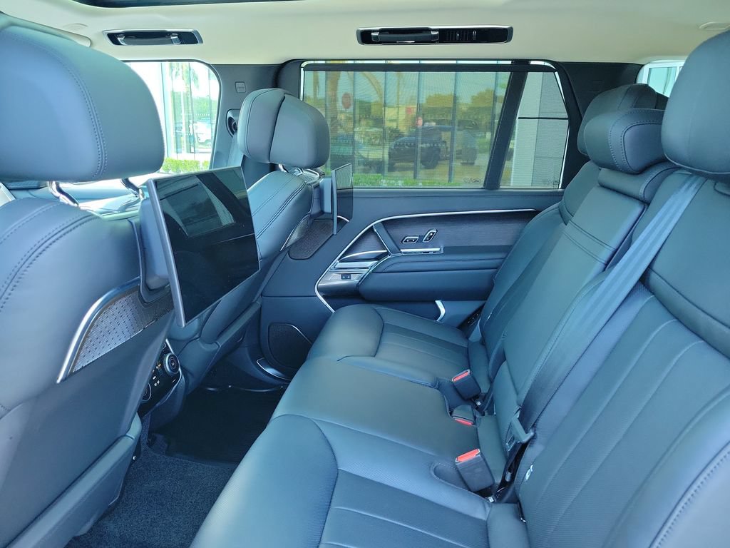 Certified 2025 Land Rover Range Rover Long Wheelbase Autobiography AWD/4WD image 16