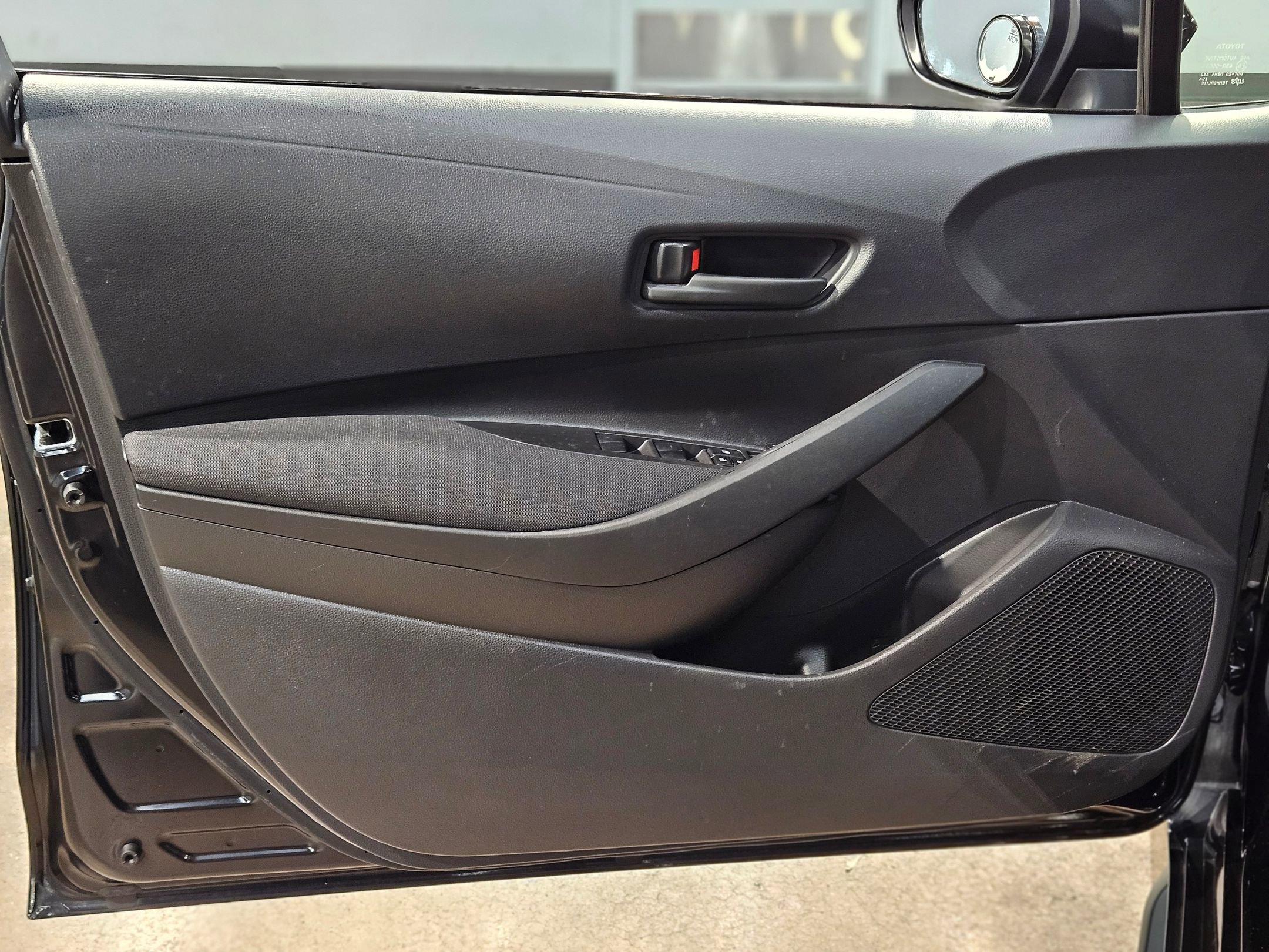 Used 2025 Toyota Corolla LE image 20