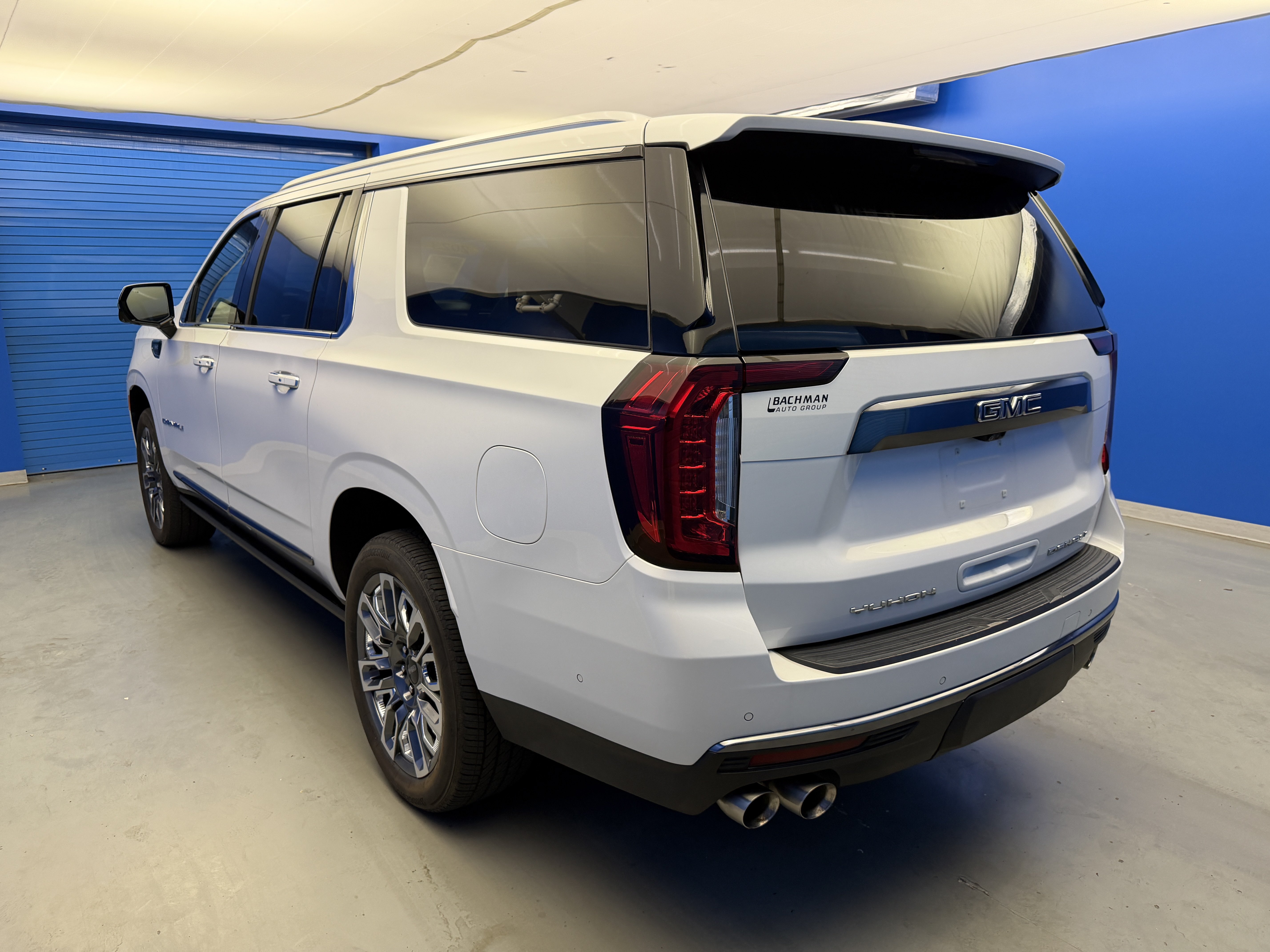 Used 2023 GMC Yukon XL Denali Ultimate AWD/4WD image 5