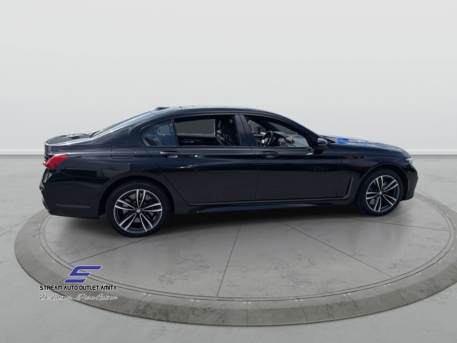 Used 2020 BMW 750i xDrive w/ M Sport Package image 10