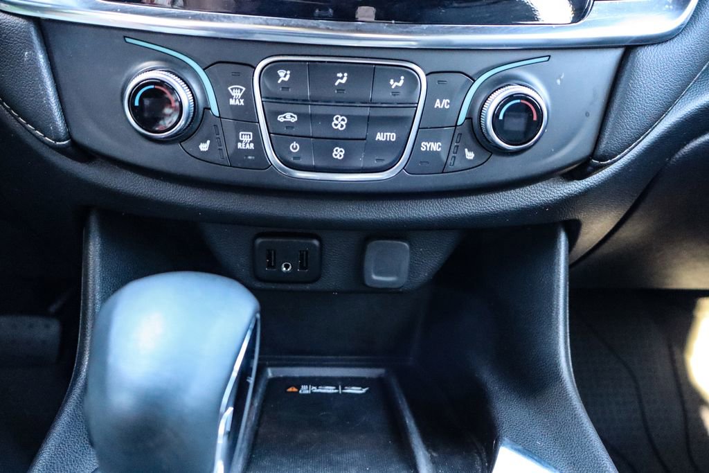 Used 2023 Chevrolet Traverse LT w/ LPO, Floor Liner Package image 34