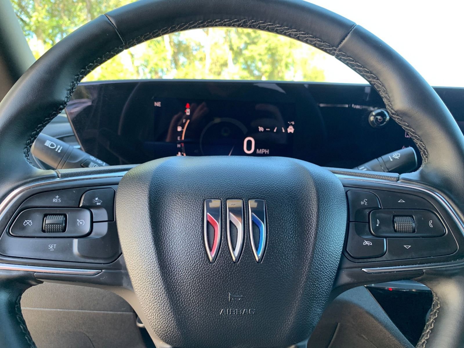 Used 2025 Buick Envista Sport Touring image 25