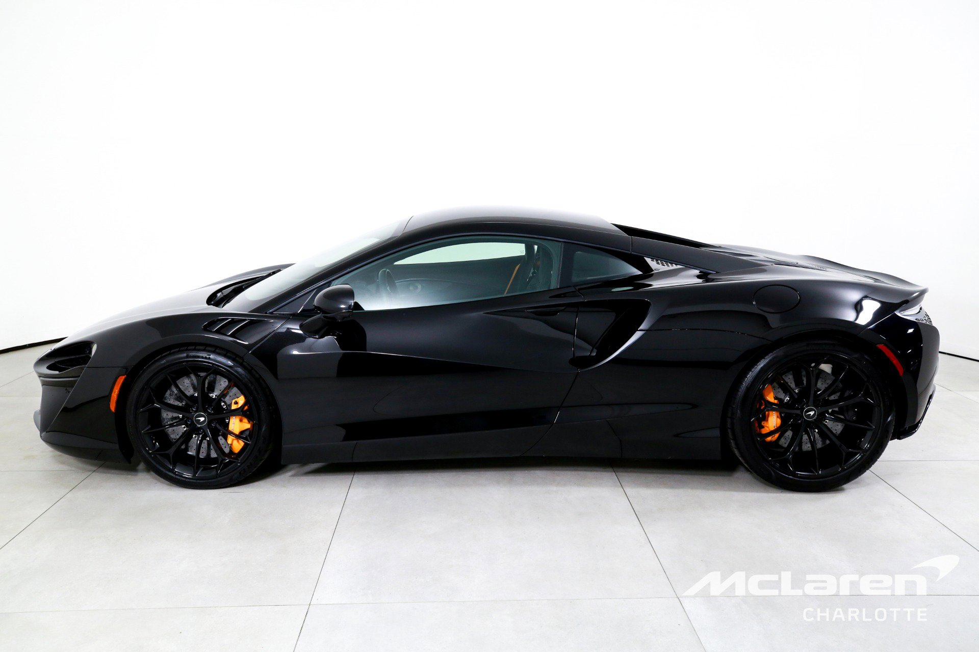 Used 2023 McLaren Artura image 6