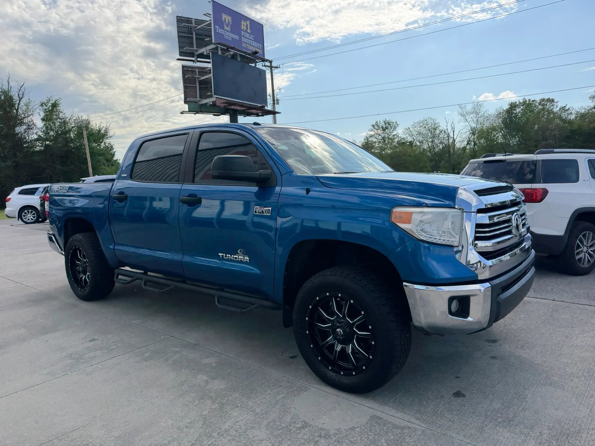 Used 2016 Toyota Tundra SR5 w/ TRD Off Road Package image 15