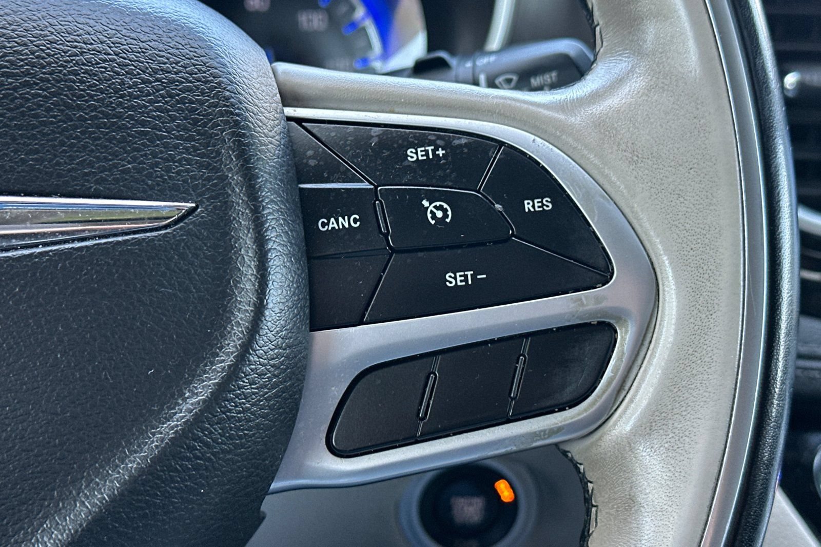 Used 2018 Chrysler Pacifica Limited FWD image 25