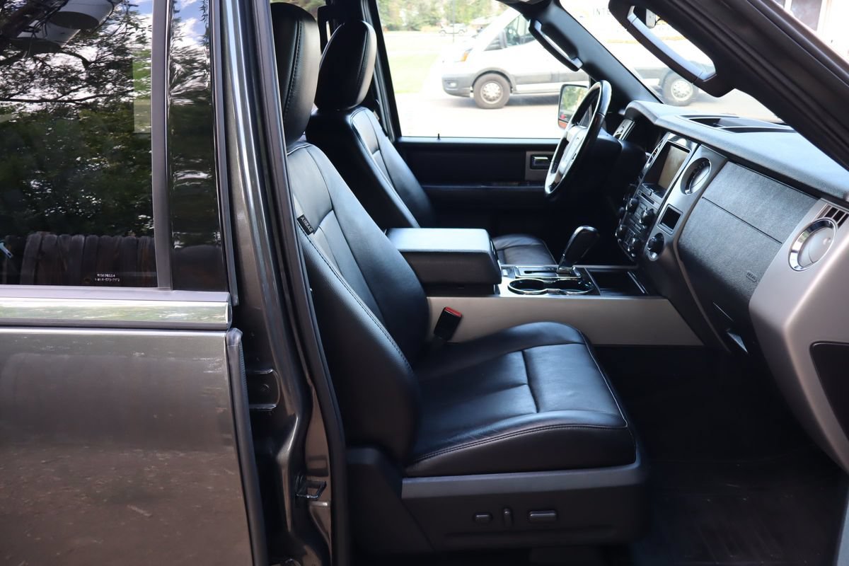 Used 2015 Ford Expedition Limited w/ Equipment Group 301A AWD/4WD image 24